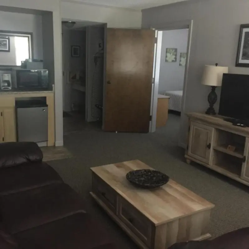 Deluxe King Suite